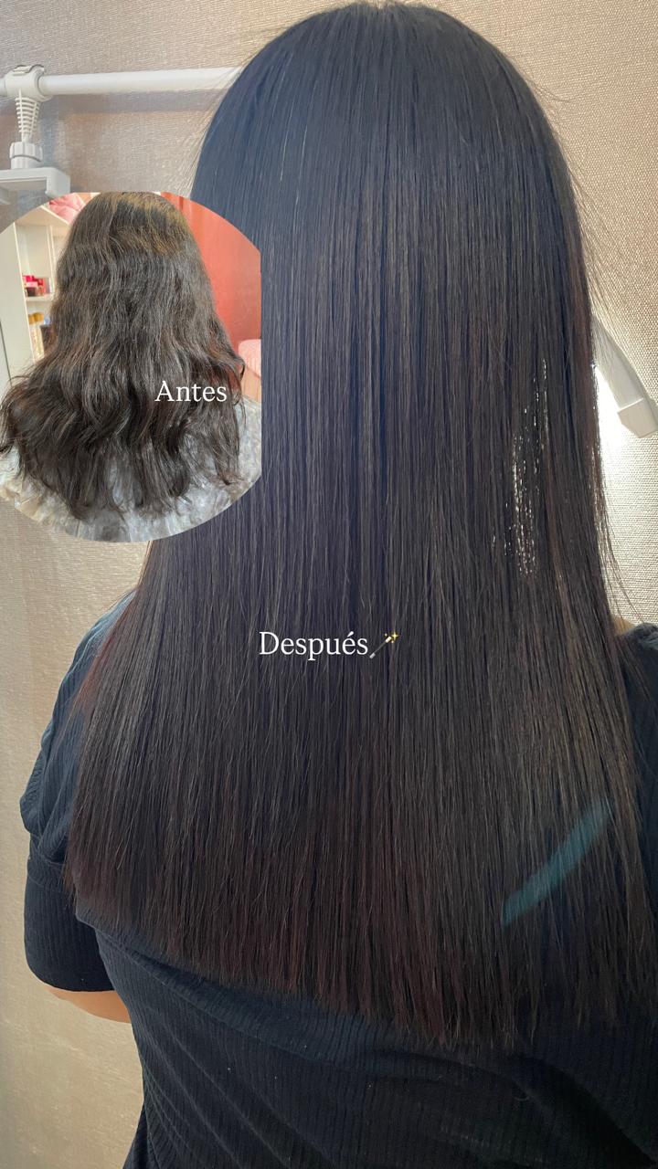 Antes y después de un alaciado en cabello negro: de ondas con frizz a un acabado largo, lacio y brillante